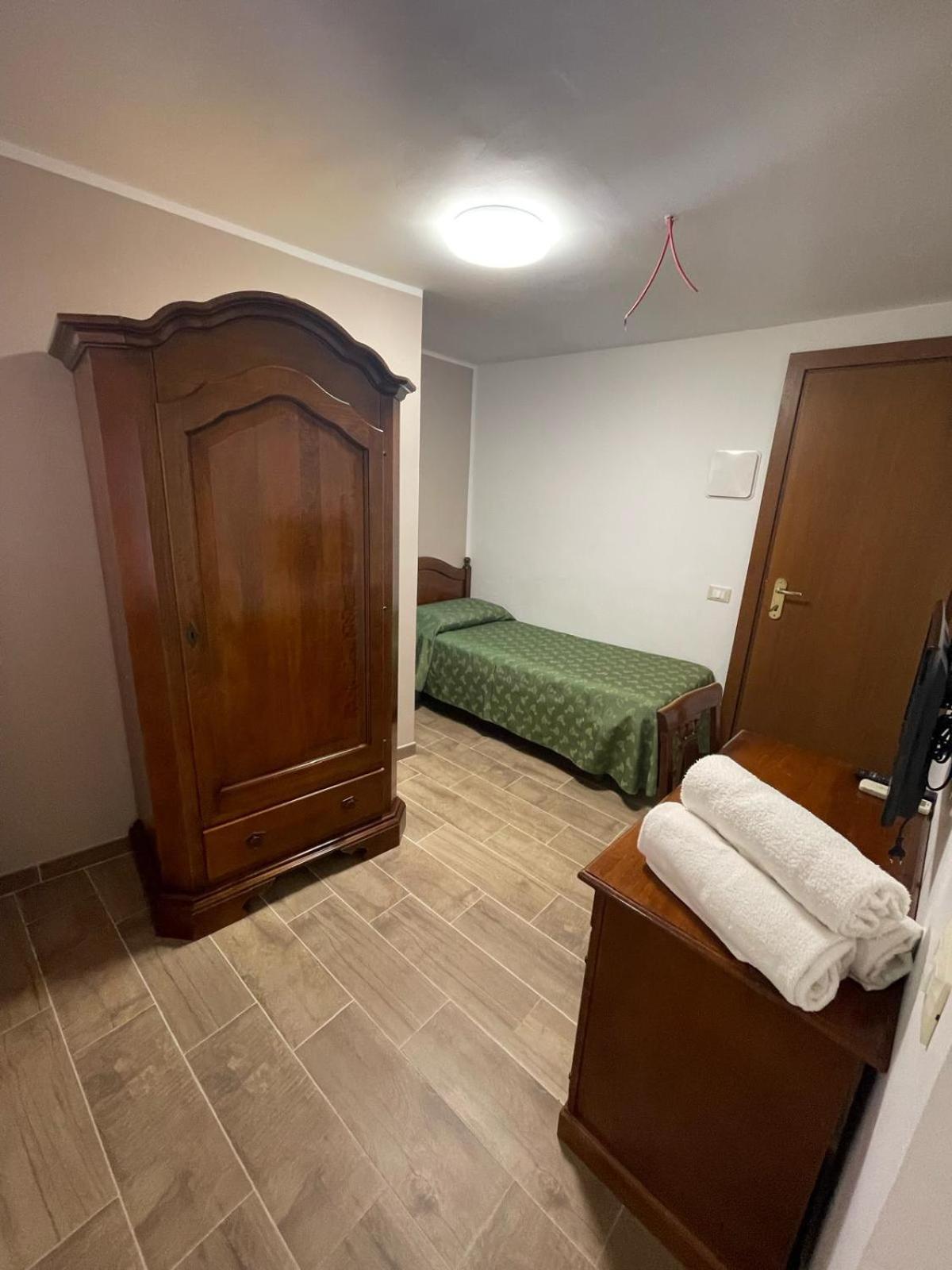 Hotel Cortese Palermo Bagian luar foto