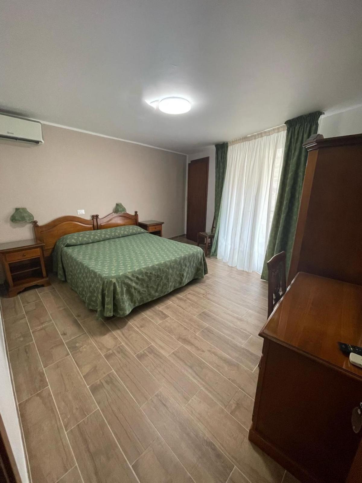 Hotel Cortese Palermo Bagian luar foto