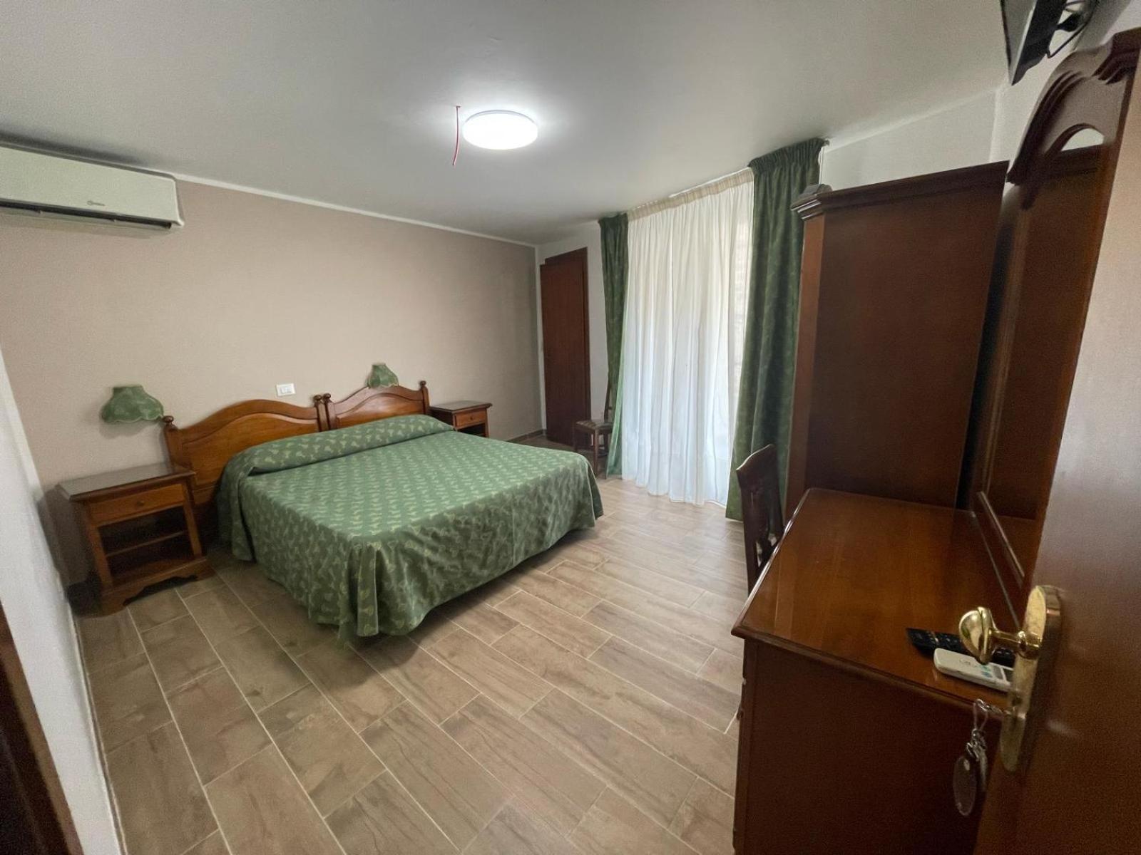 Hotel Cortese Palermo Bagian luar foto